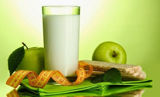 Eine wöchentliche Ernährung auf Kefir kann mit Äpfeln ergänzt werden