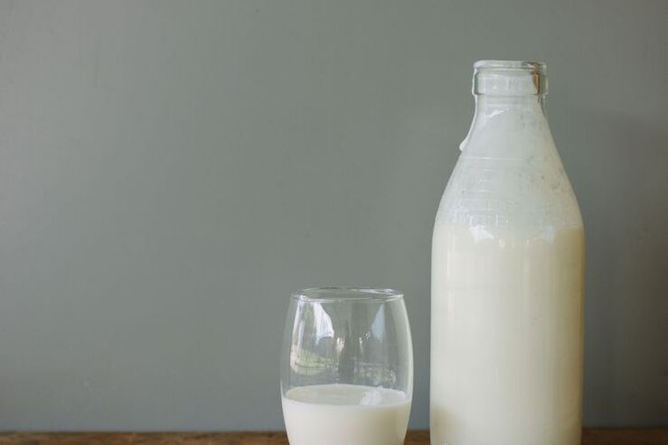 Kefir ist ein gesundes Getränk, das in die tägliche Ernährung aufgenommen werden sollte.