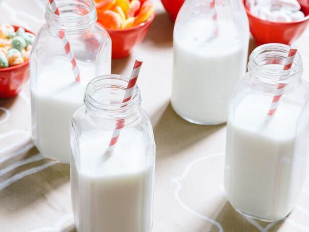 Vier Gläser Kefir über den Tag - eine schonende Methode zum Abnehmen bei einer Kefir-Diät